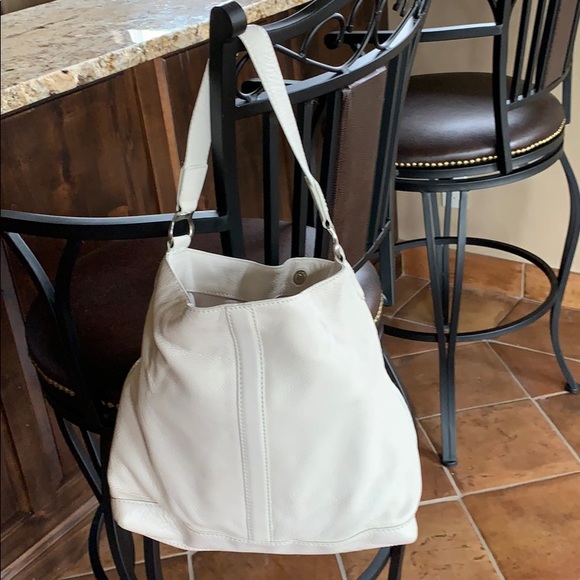 Authentic Michael Kors leather hobo bag. - Picture 4 of 8